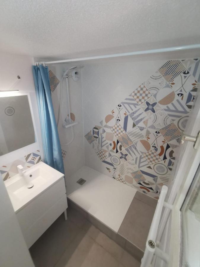 Appartement 2 Chambres Avec Piscine Face A La Mer A La Coudouliere Сис-Фур-Ле-Пляж Экстерьер фото