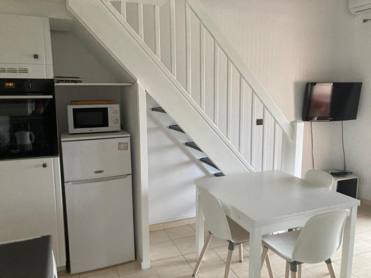 Appartement 2 Chambres Avec Piscine Face A La Mer A La Coudouliere Сис-Фур-Ле-Пляж Экстерьер фото